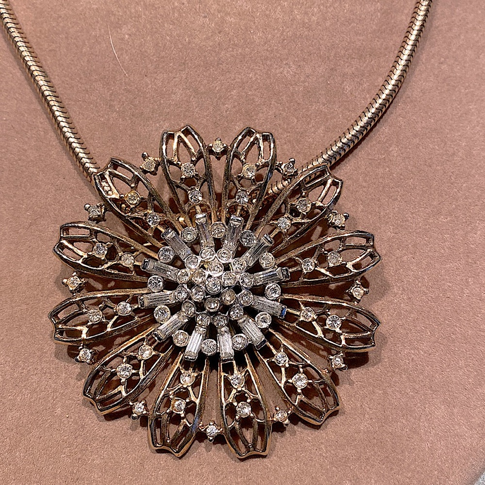 Exquisite Vintage Pat Pending Gold tone and Crystal Brooch/Pendant
